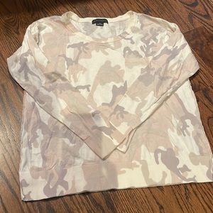 Lightweight knit sweater. Soft colors, camouflage print.